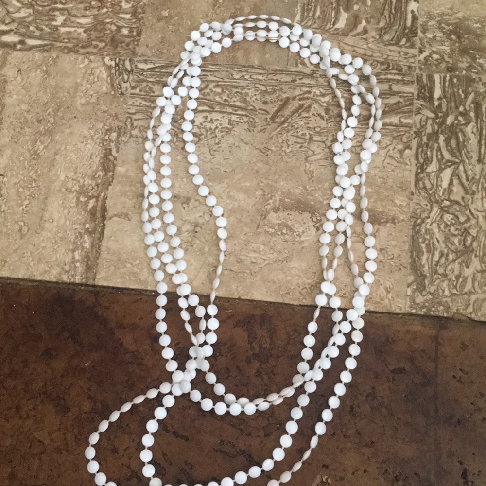 Super vintage white beaded necklace